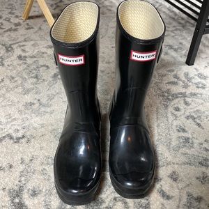 Black mid calf hunter rainboot